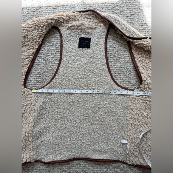 Love Tree Women's Acrylic Wool Faux Leather Trim Cream Sherpa Boho Vest Small - Picture 9 of 10